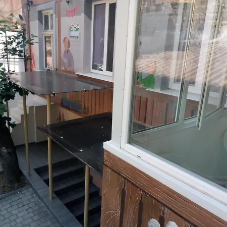 Dvor Hostel *